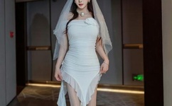 美女抓胸乳摇爆衣动态图